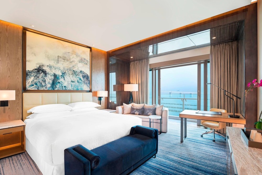Standard Double room with balcony Sheraton Zhuhai Hotel