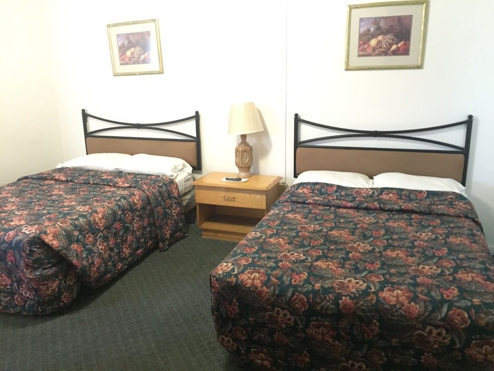 Четырёхместный номер Standard Travel Inn of Sebring
