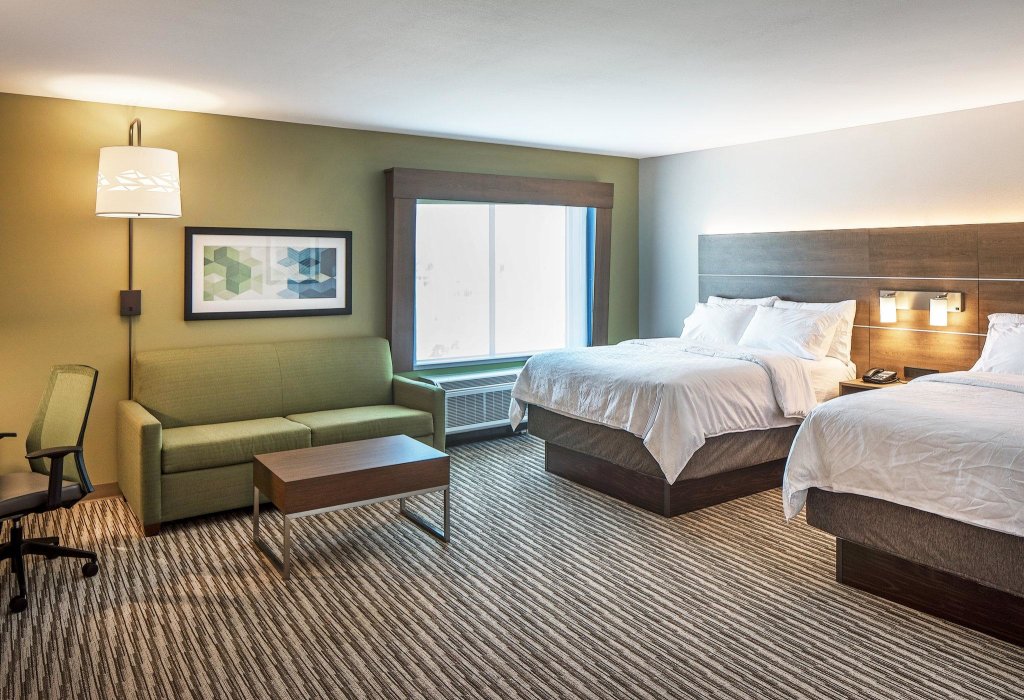Четырёхместный люкс Holiday Inn Express & Suites - West Omaha - Elkhorn, an IHG Hotel