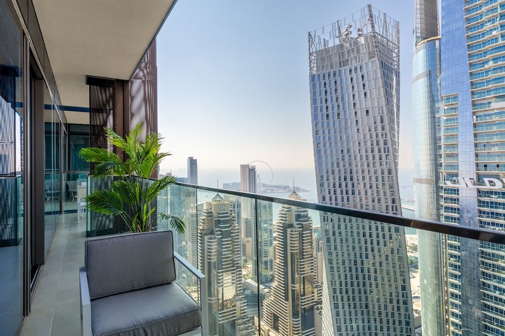 Comfort Apartment Maison Privee - Exclusive Apt w/ Striking Sea & Dubai Marina Vws