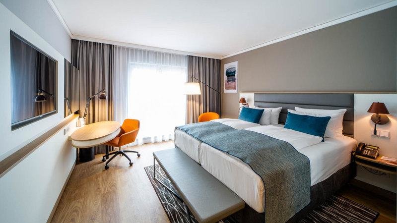 Кровать в общем номере Holiday Inn Berlin Airport - Conference Centre, an IHG Hotel