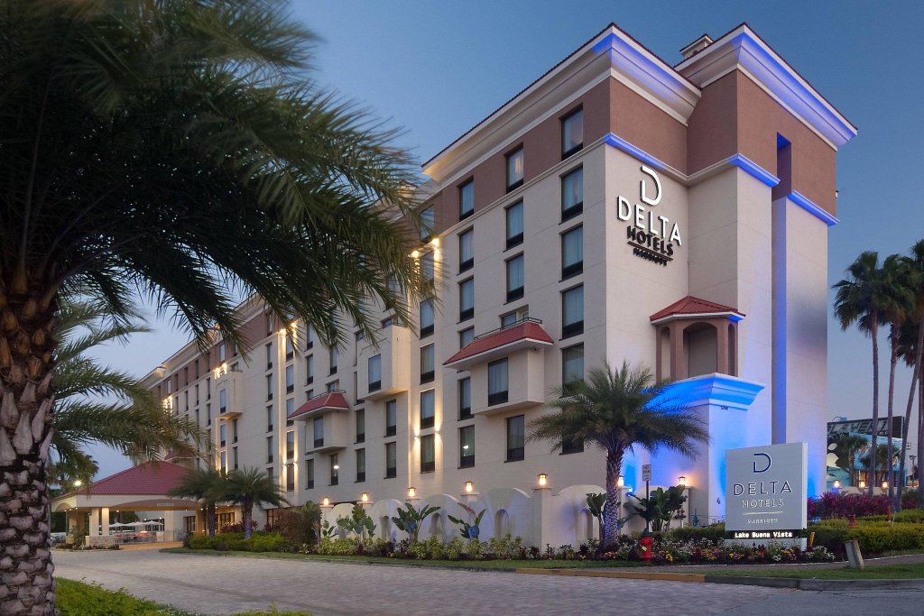 Кровать в общем номере Delta Hotels by Marriott Orlando Lake Buena Vista