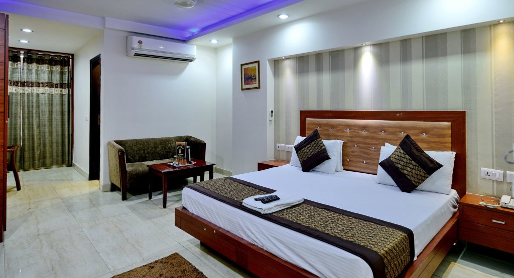 Номер Deluxe Hotel Emporio Near New Delhi Railway Station