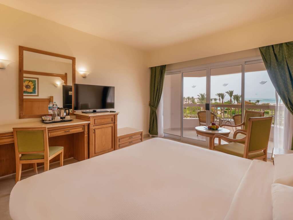 Курортный отель Hurghada Long Beach Resort 5* (120 отзывов) в Хургада,  Красное море. Забронировать Hurghada Long Beach Resort 5*. Оплата картами  МИР.