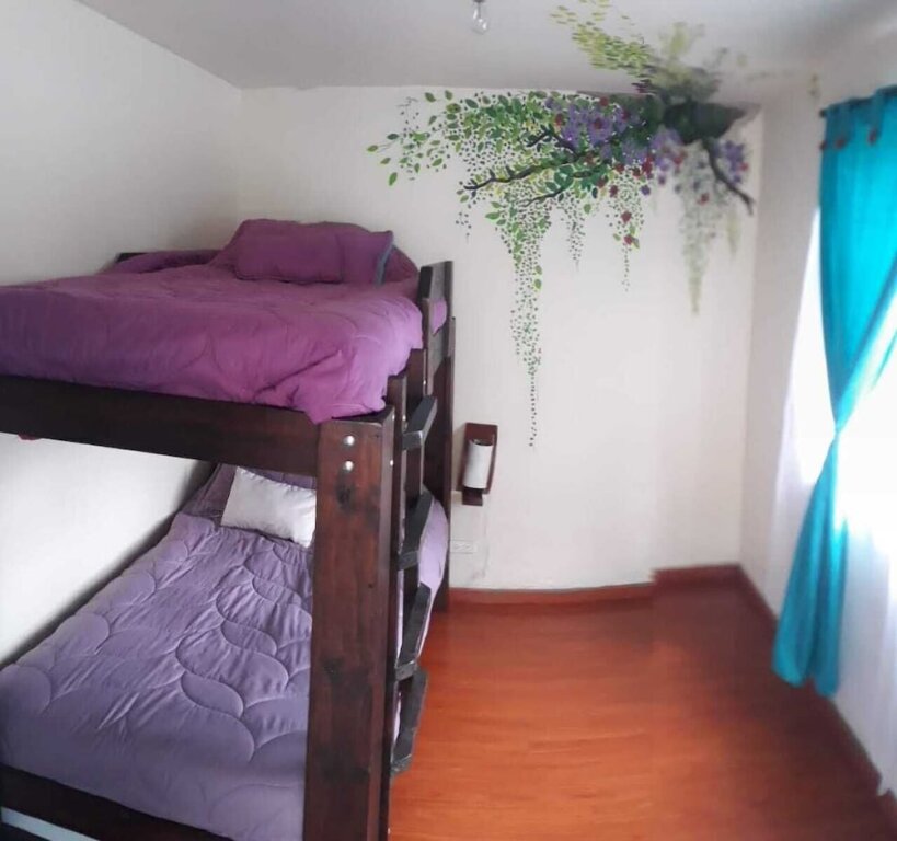 Кровать в общем номере (мужской номер) Hostal Casa del Arbol
