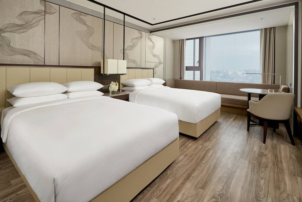 Четырёхместный клубный номер Standard Daegu Marriott Hotel