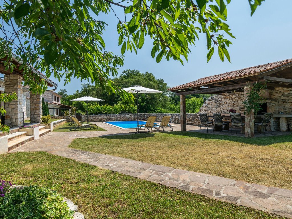 Вилла Elegant Villa in Istria with Outdoor Pool