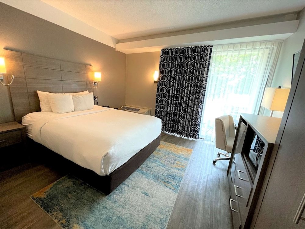 Standard Double room with view The Hub Middletown Red Bank, BW Signature Collection