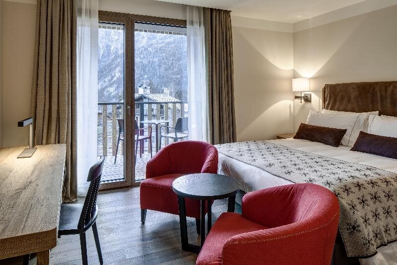 Camera doppia Standard con balcone Grand Hotel Courmayeur Mont Blanc, by R Collection Hotels