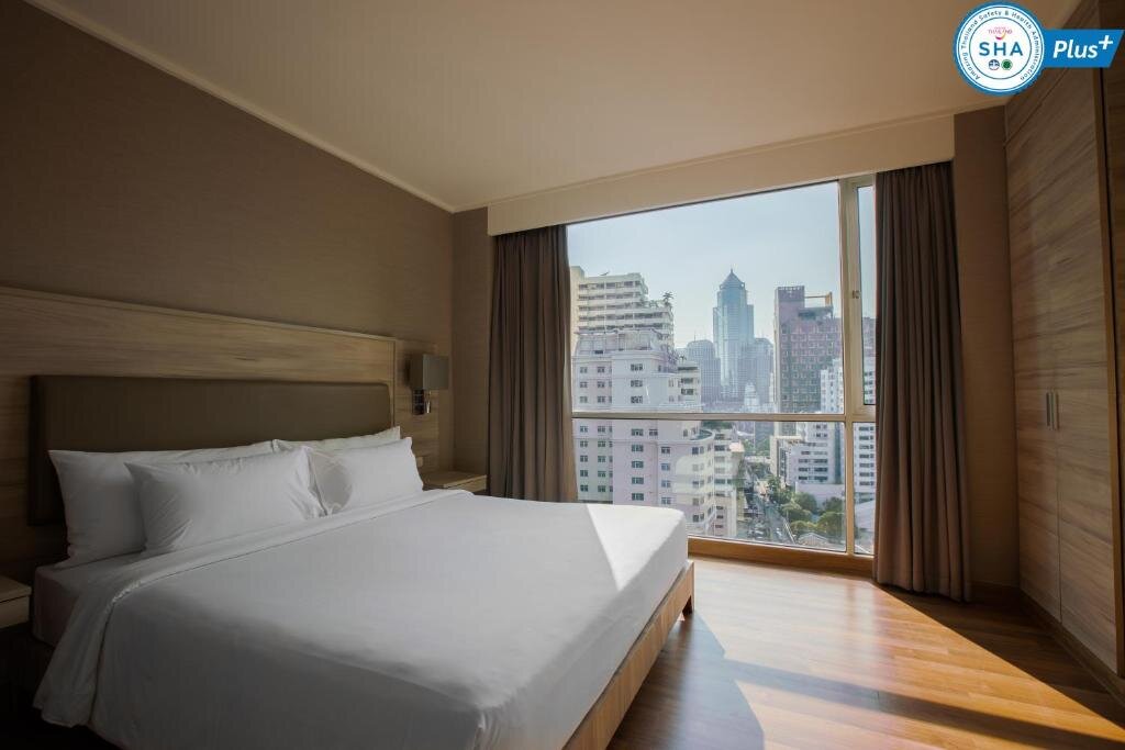 Premier room Adelphi Suites Bangkok - SHA Extra Plus