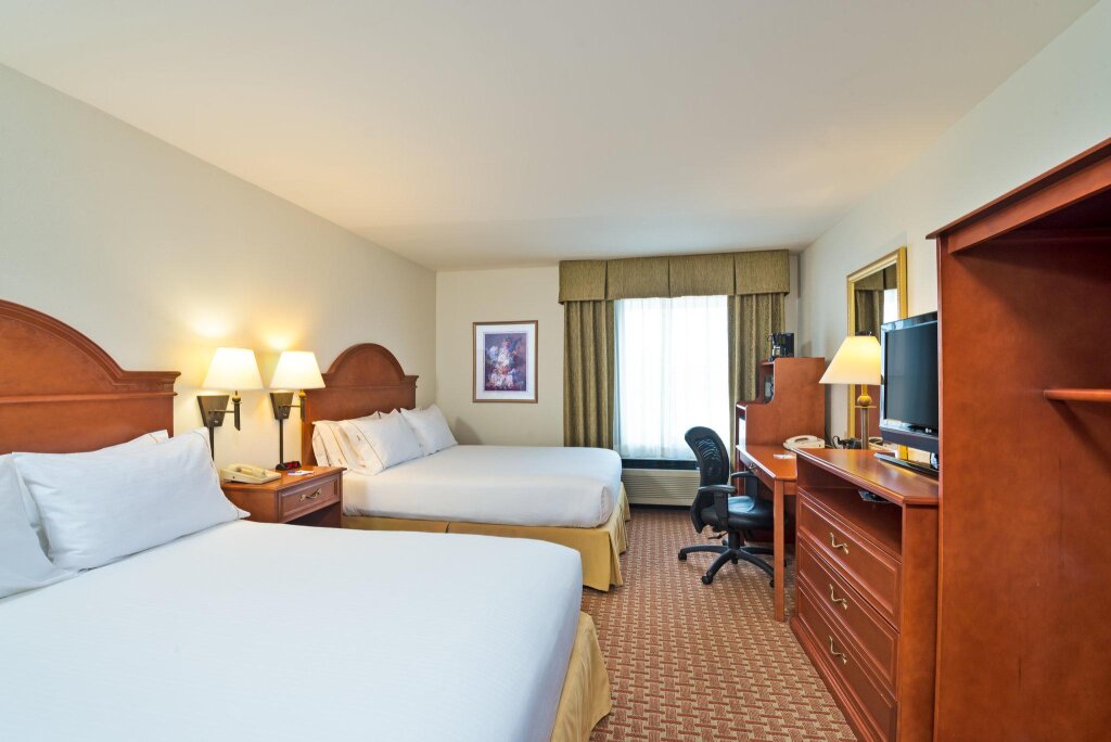 Двухместный номер Standard Holiday Inn Express Hotel & Suites Frackville, an IHG Hotel