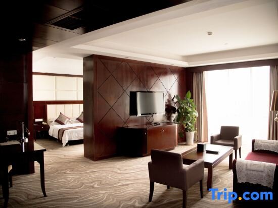 Deluxe Suite Tianmen Huatai Hotel
