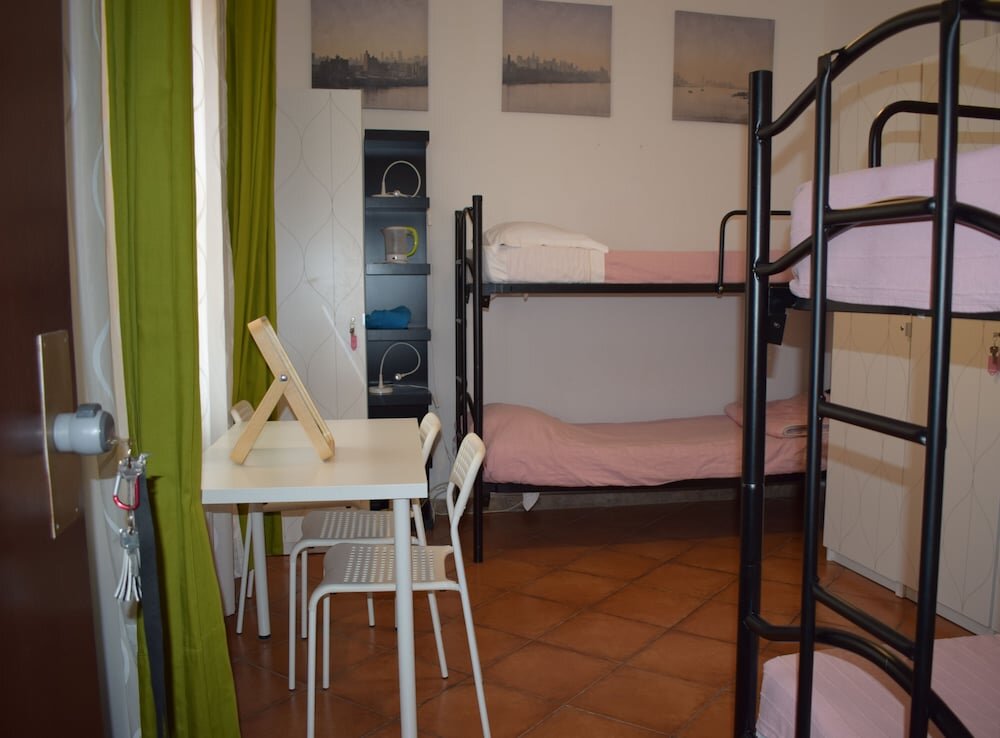 Кровать в общем номере (женский номер) Rose Santamaria Residence - Hostel