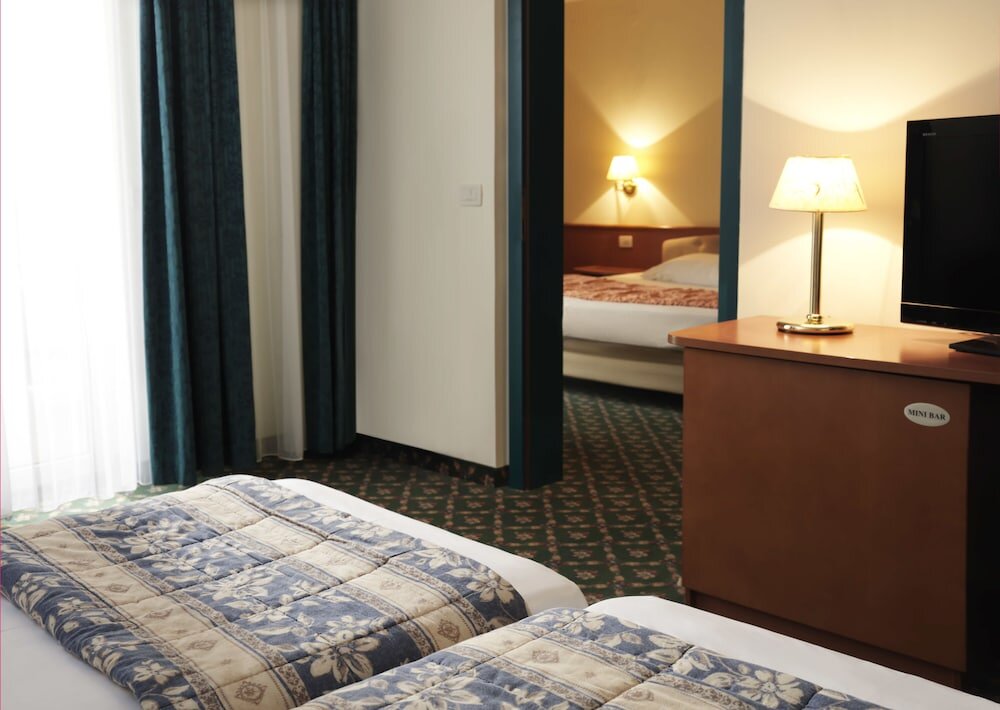 Standard Doppel Familie Zimmer mit Balkon Hotel Maestoso - Lipica