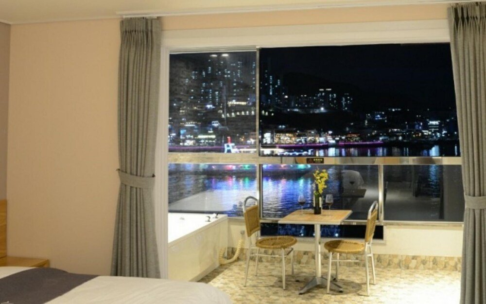 Standard room with ocean view Yeosu Lium Hostel