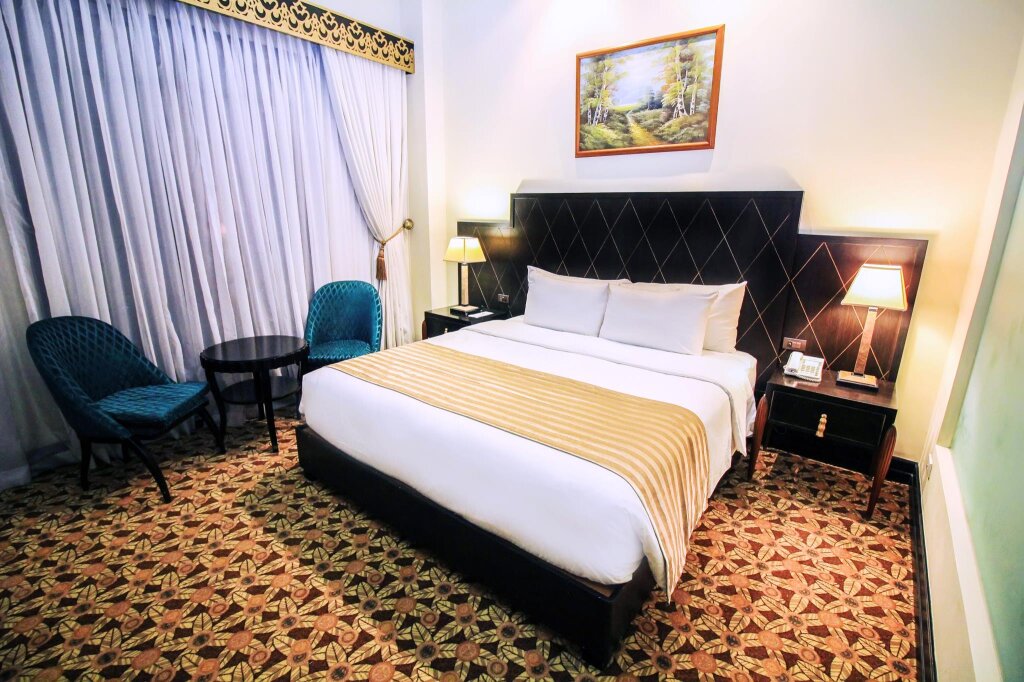 Номер Prestige The Luneta Hotel