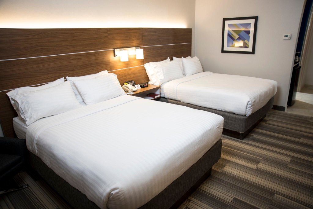 Standard quadruple chambre Holiday Inn Express Hotel & Suites Lexington-Downtown University, an IHG Hotel