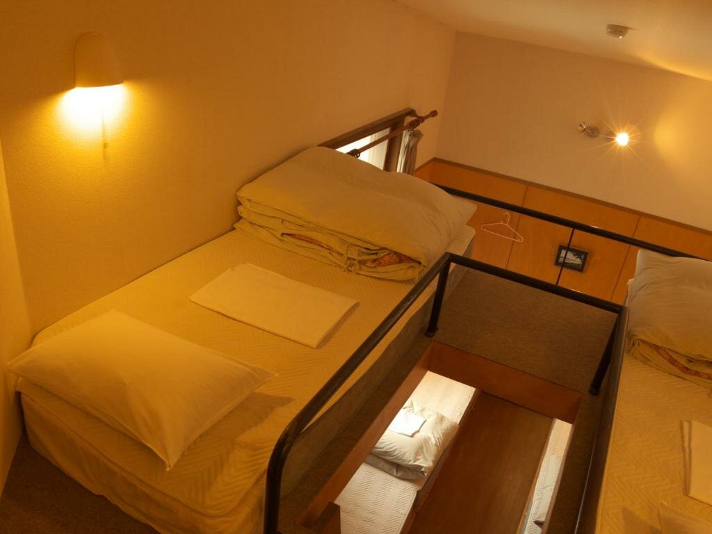 Кровать в общем номере (мужской номер) Kussharo Genya Youth Guesthouse