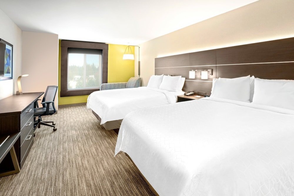 Четырёхместный номер Standard Holiday Inn Express & Suites Marysville, an IHG Hotel
