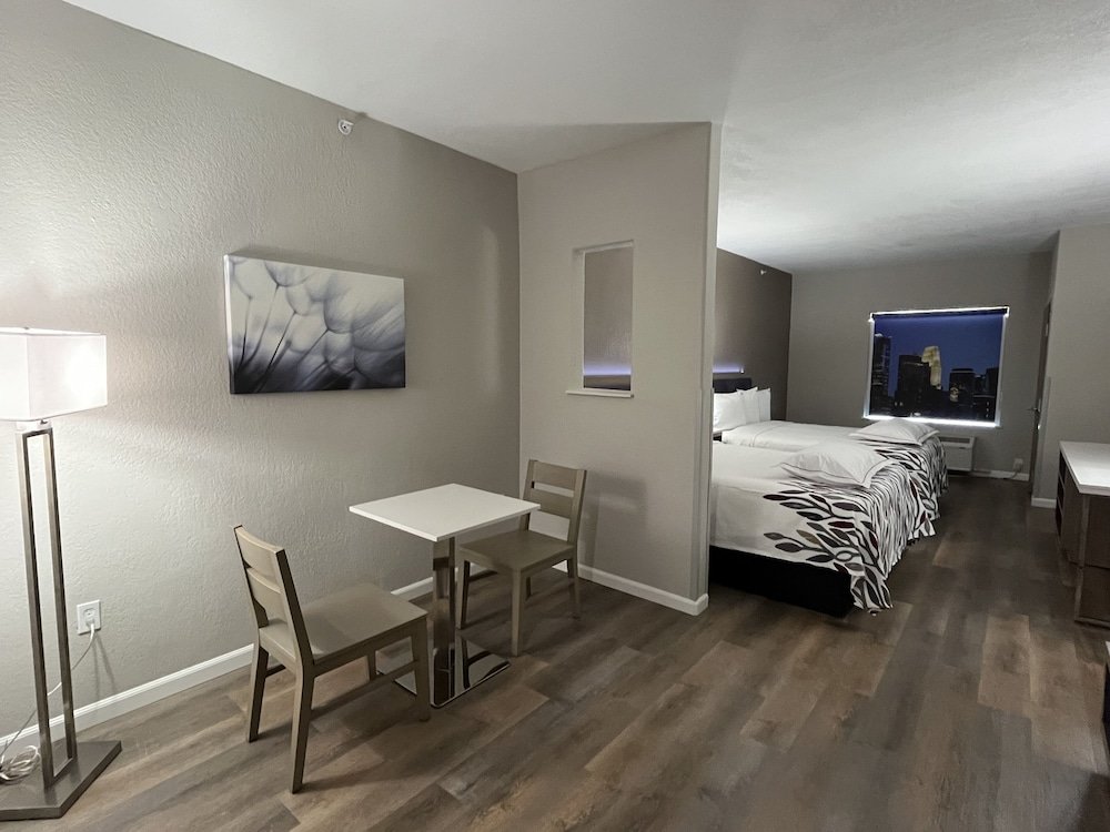 Premium room Quality Suites North IH 35