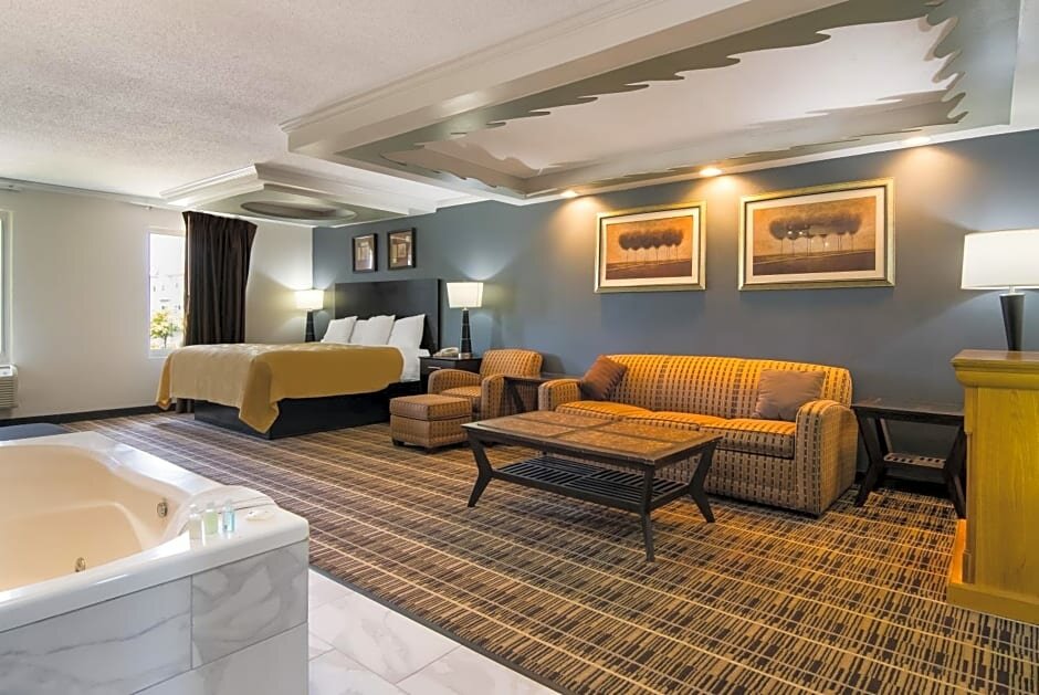 Suite Quality Inn Aurora - Naperville Area