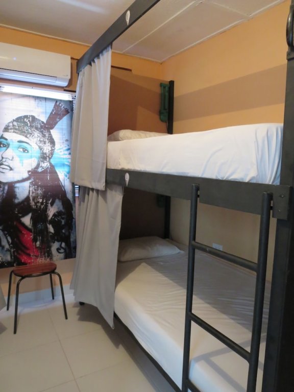Кровать в общем номере Cartagena Inn