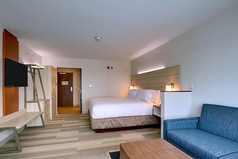 Suite Country Inn & Suites by Radisson, Cedar Rapids Airport, IA