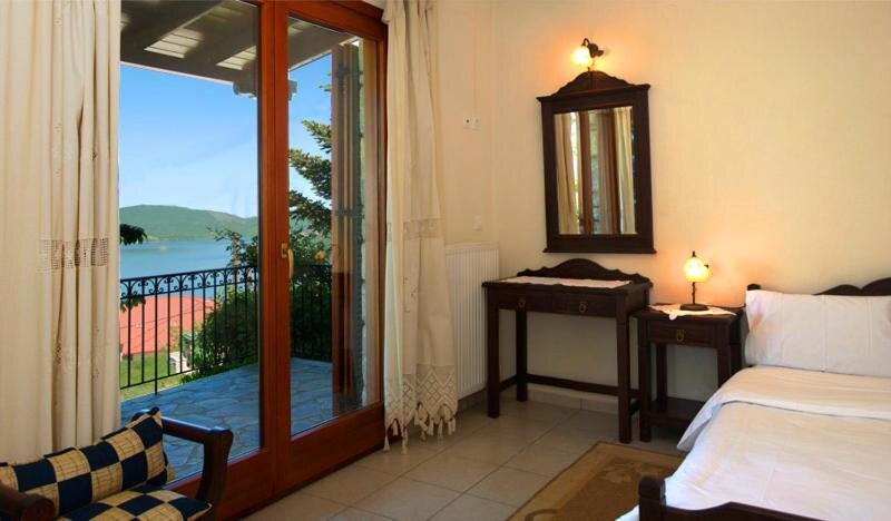 Standard Dreier Zimmer mit Balkon und mit Seeblick To Balkoni tis Limnis Plastira