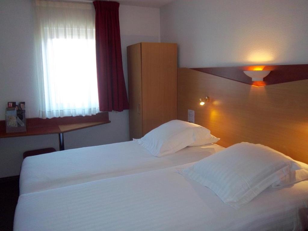 Standard simple chambre Kyriad Hotel Cannes Mandelieu