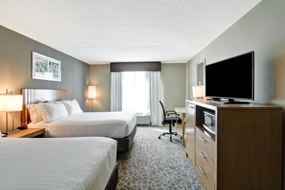 Четырёхместный номер Standard Holiday Inn Express & Suites Oshawa Downtown - Toronto Area, an IHG Hotel