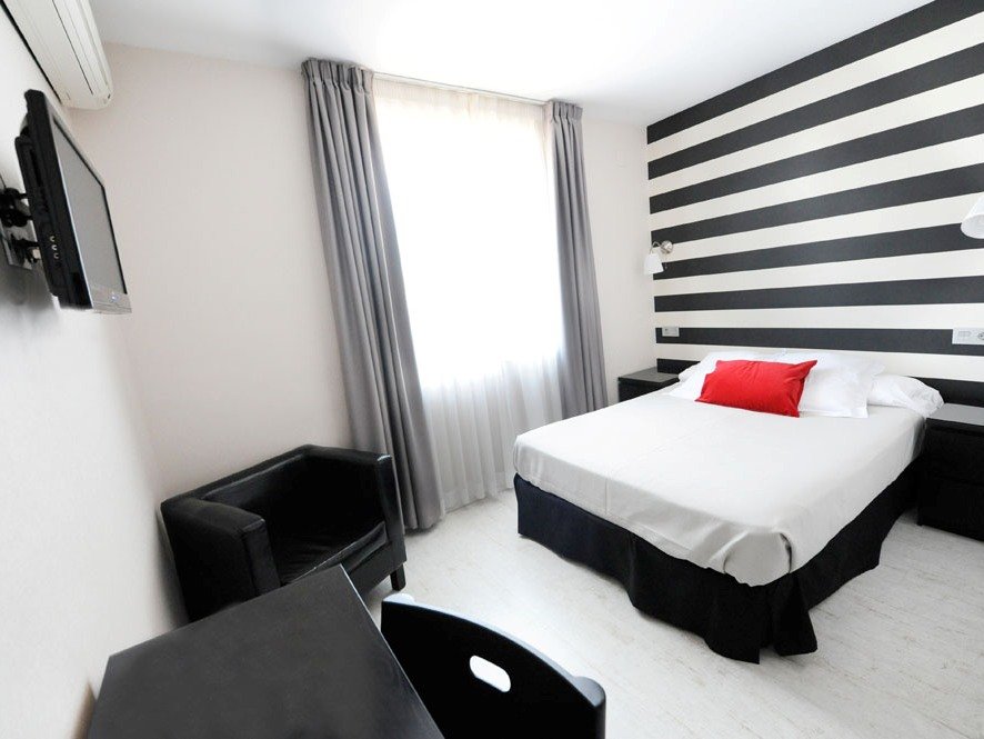 Кровать в общем номере Hotel Domus