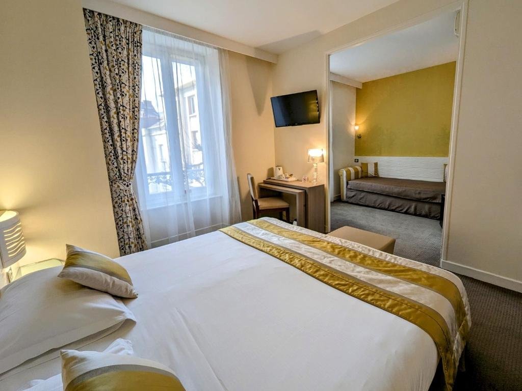 Одноместный семейный номер Comfort HOTEL ARVERNA VICHY - ClT'HOTEL
