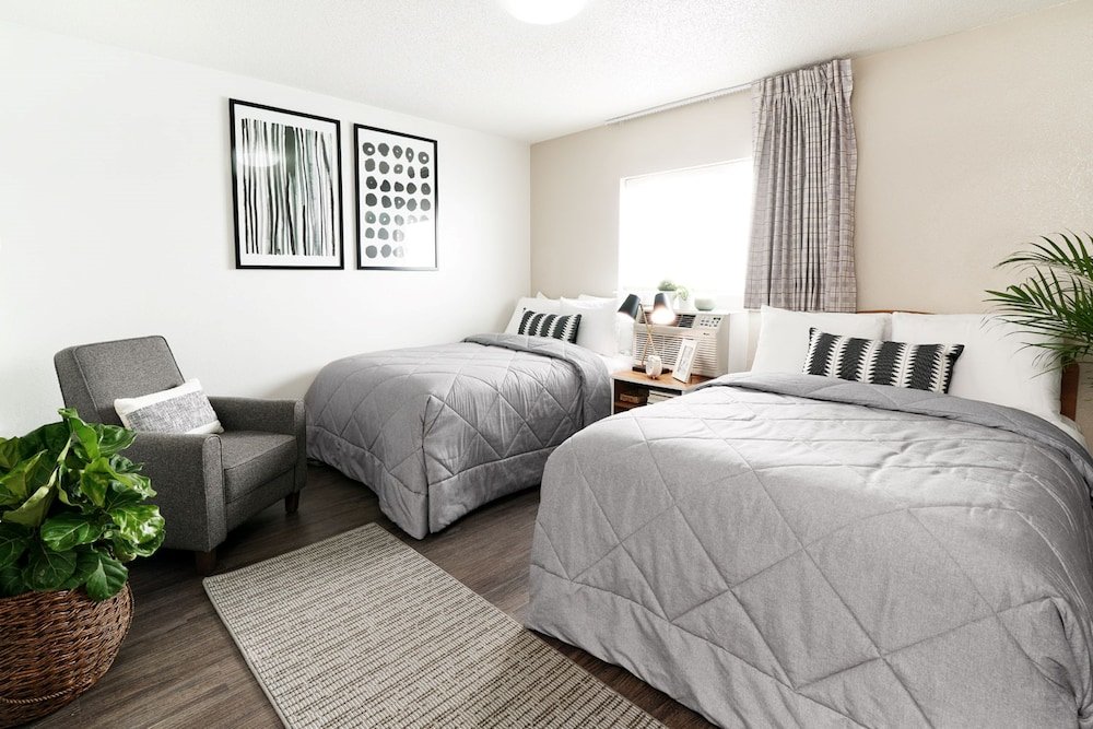 Habitación cuádruple Premium InTown Suites Extended Stay Minneapolis MN - Burnsville