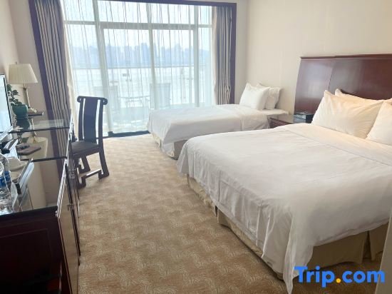 Standard Family room with river view Meng Jiang Hotel