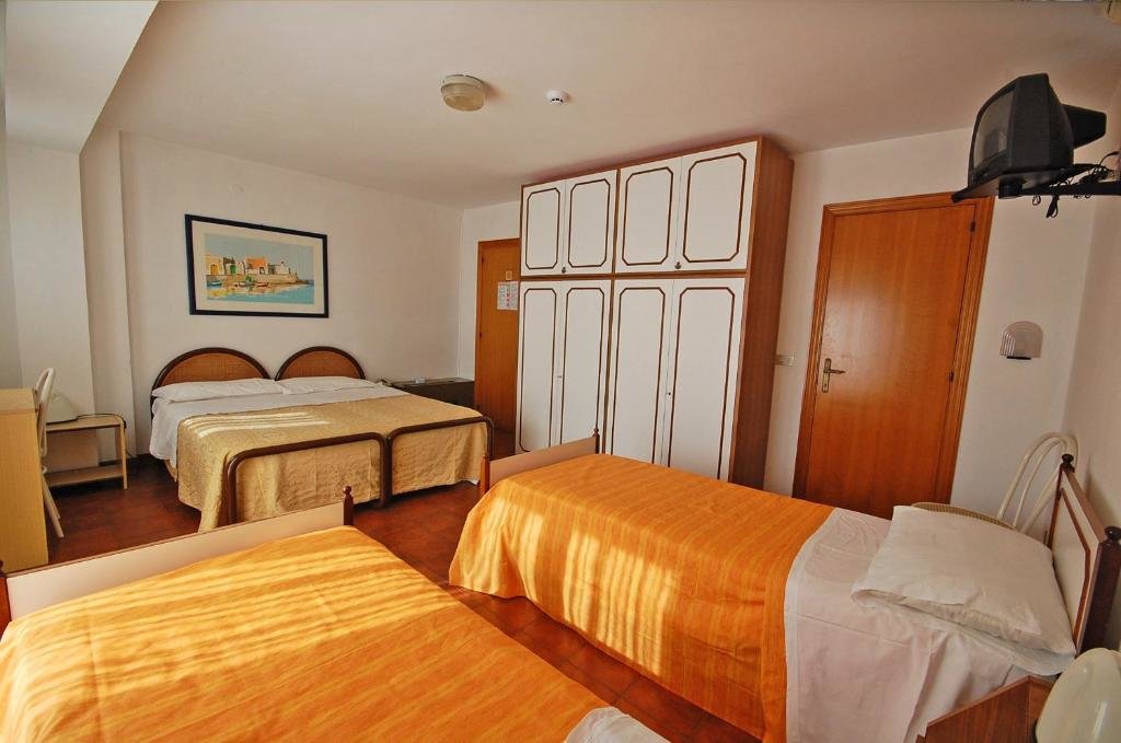 Standard Quadruple room Hotel Maestrale