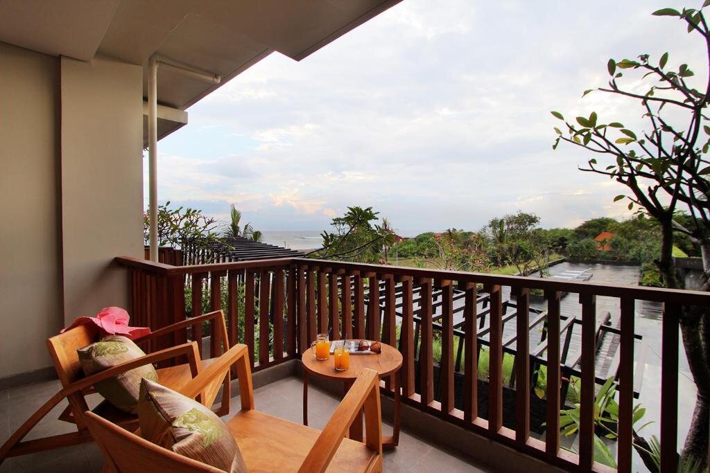 Номер Deluxe с балконом и с видом на океан Swarga Suites Bali Berawa