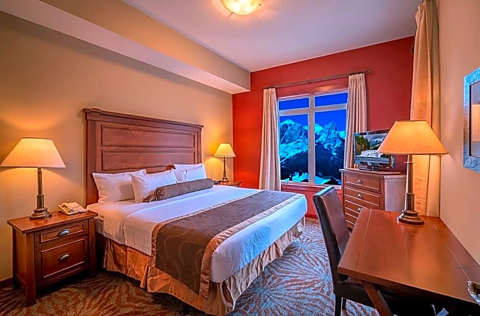Suite 1 Schlafzimmer mit Bergblick Blackstone Mountain Lodge