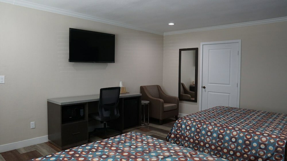 2 Bedrooms Standard room Sea Breeze Inn - LAX Airport, Los Angeles