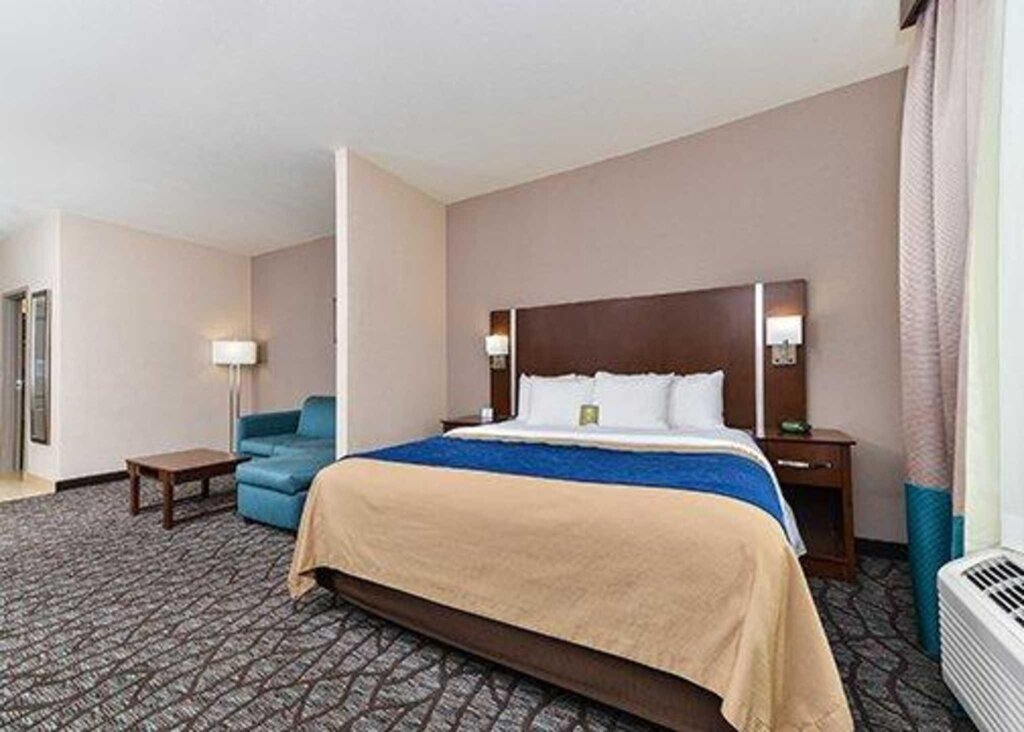 Double suite Holiday Inn Express & Suites Junction City, an IHG Hotel