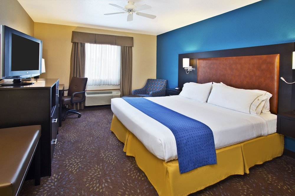 Номер Standard Holiday Inn Express Mackinaw City, an IHG Hotel