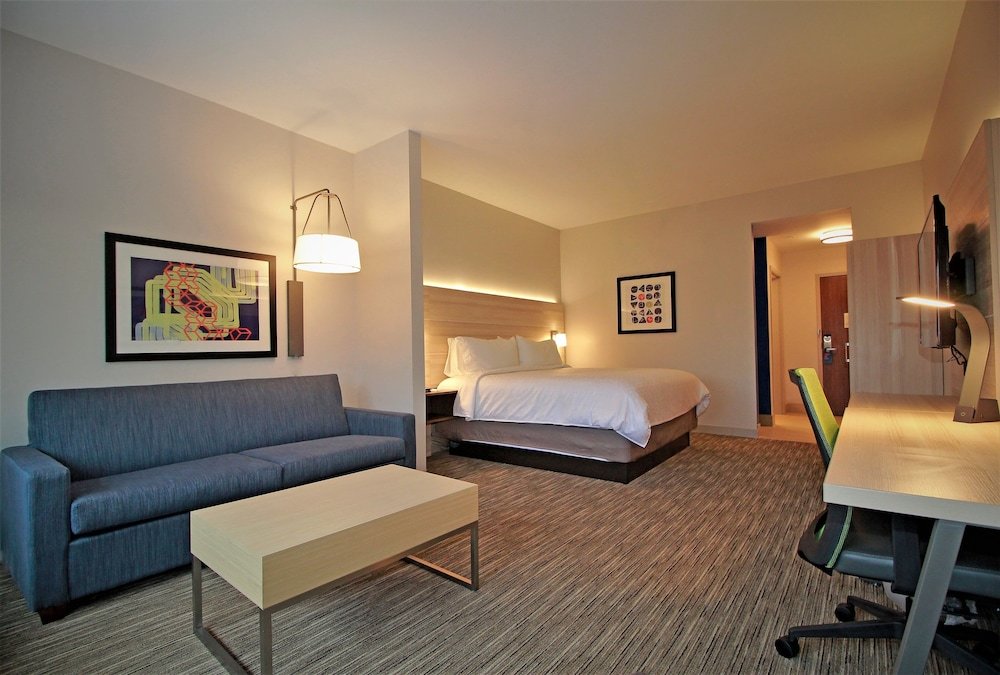 Люкс c 1 комнатой Holiday Inn Express & Suites Ocala, an IHG Hotel