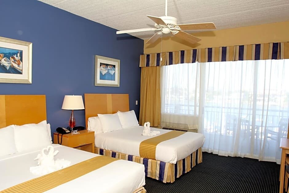 Standard Vierer Zimmer mit Blick auf die Bucht Chart House Suites on Clearwater Bay