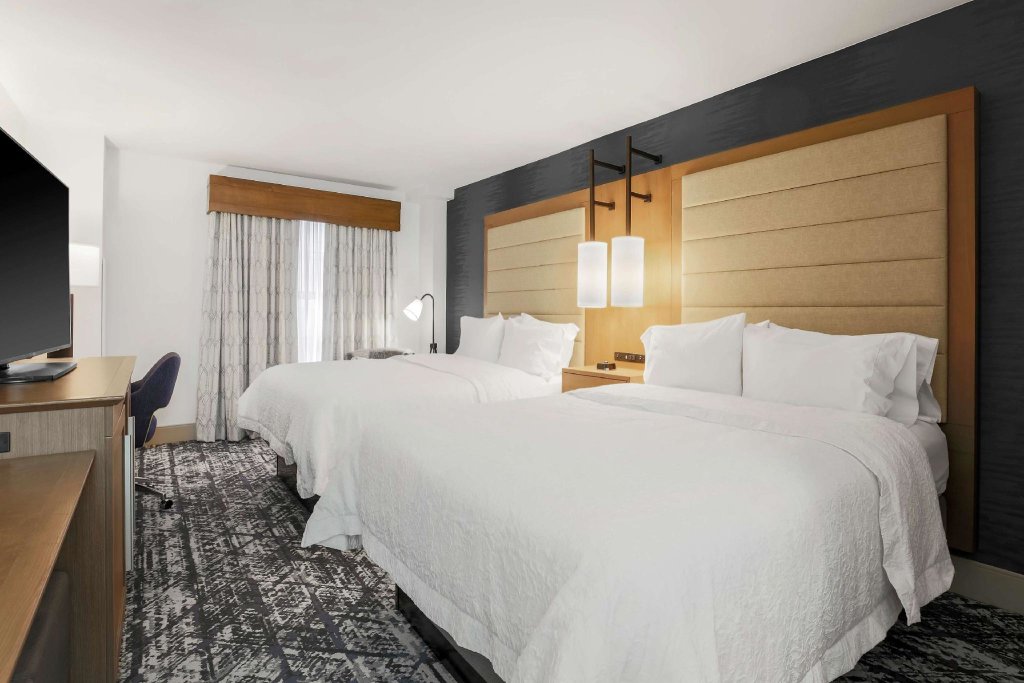 Четырёхместный номер для гостей с ограниченными возможностями Premium Hampton Inn & Suites Austin-Downtown/Convention Center