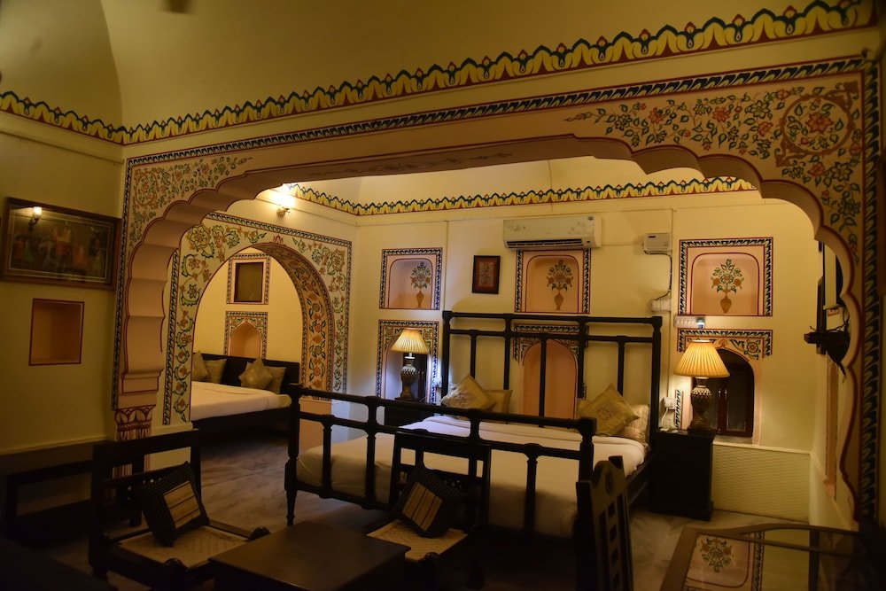 Deluxe Suite Hotel Shahi Palace