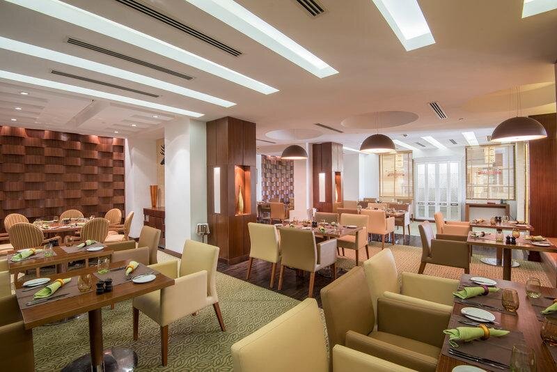 Deluxe suite junior Crowne Plaza Sohar, an IHG Hotel