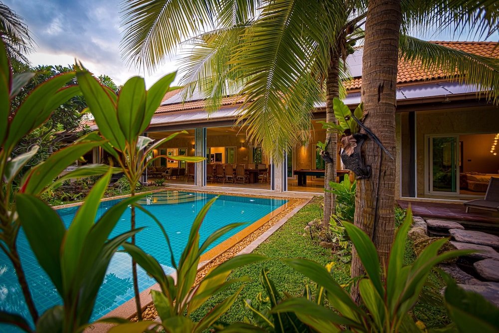 Villa 6BR Luxury Tropical Pool Villa PH125