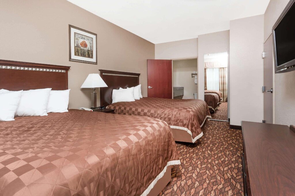Четырёхместный люкс La Quinta Inn & Suites by Wyndham Augusta Fort Eisenhower
