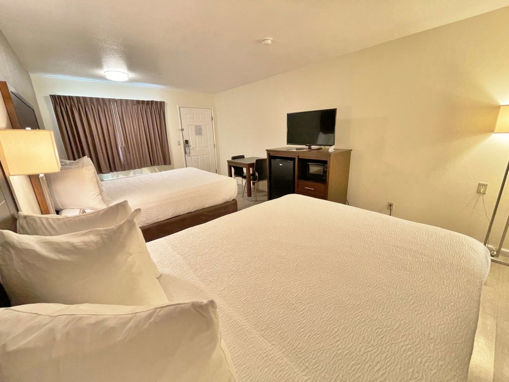Standard Quadruple room SureStay Hotel