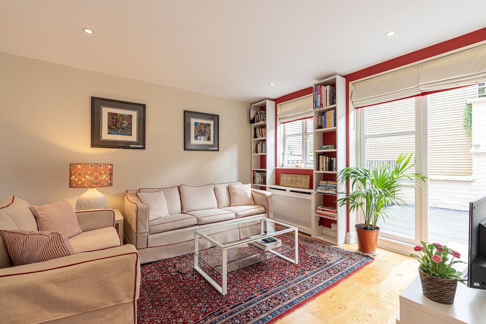 Cottage ALTIDO Lovely 2bed House in Wandsworth w/ Backyard Patio