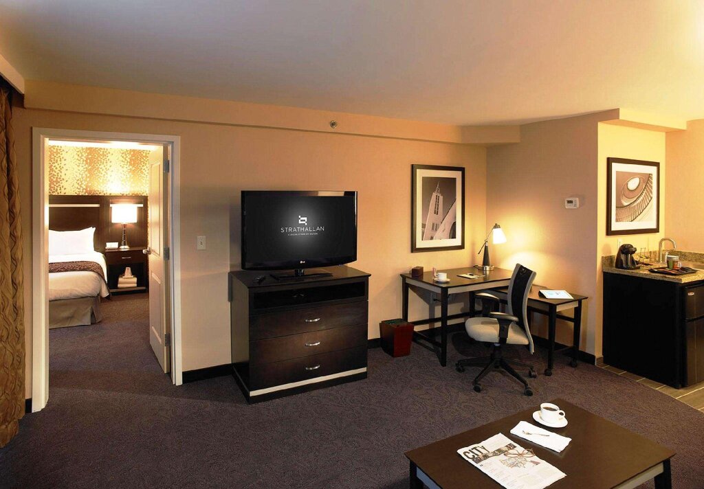 Suite 3 habitaciones con balcón The Strathallan Rochester Hotel & Spa - DoubleTree by Hilton
